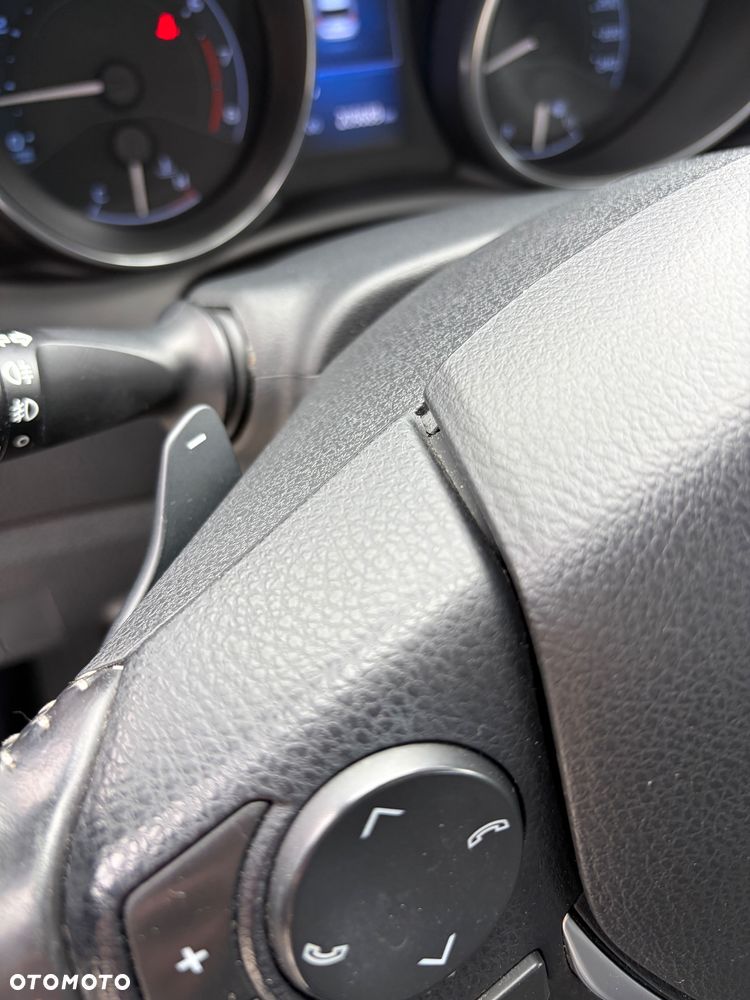 Toyota Auris 1.6 Premium + MM - 19
