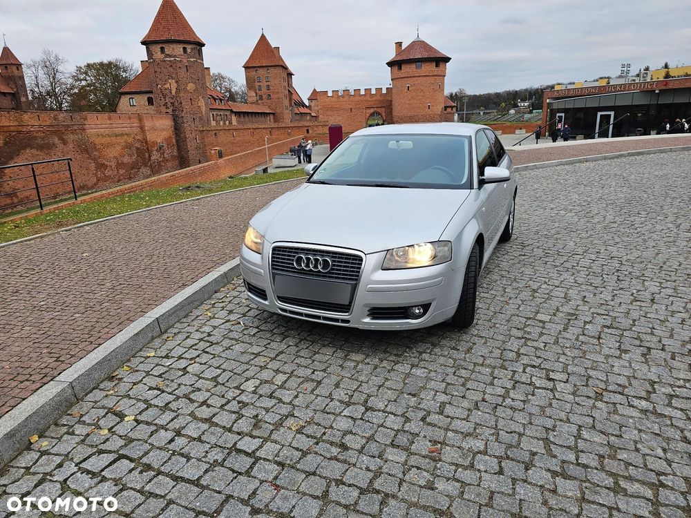 Audi A3 3-drzwiowe 1.6 Attraction - 1