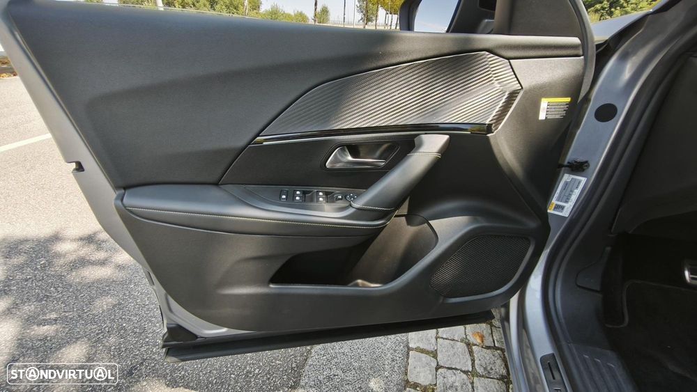 Peugeot e-2008 50 kWh GT - 36