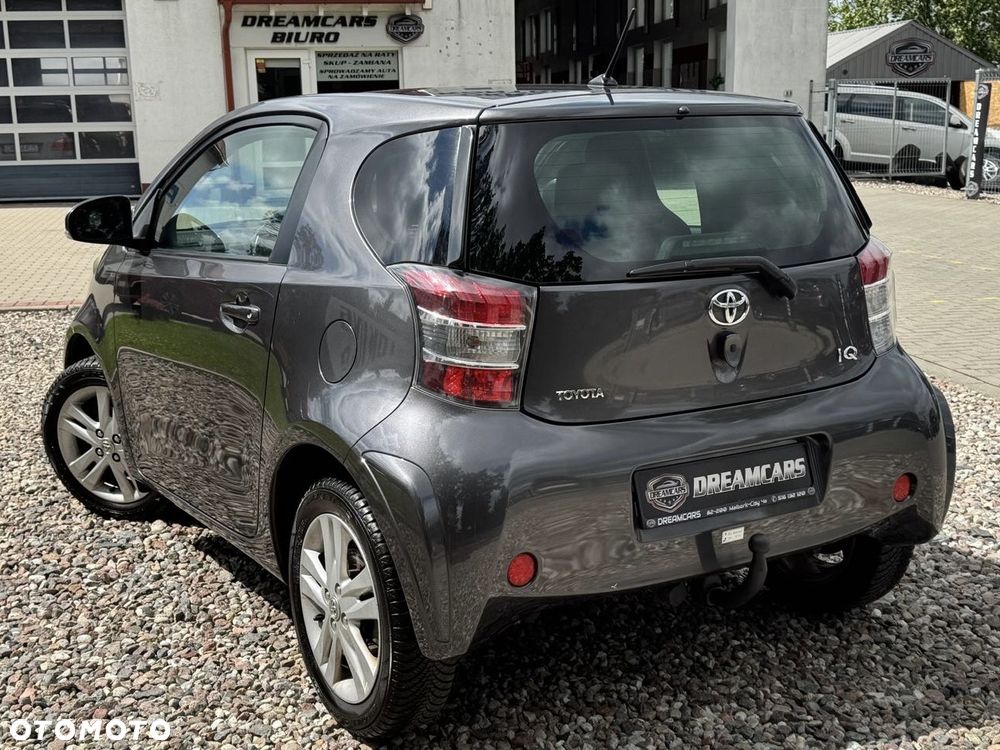 Toyota iQ - 9