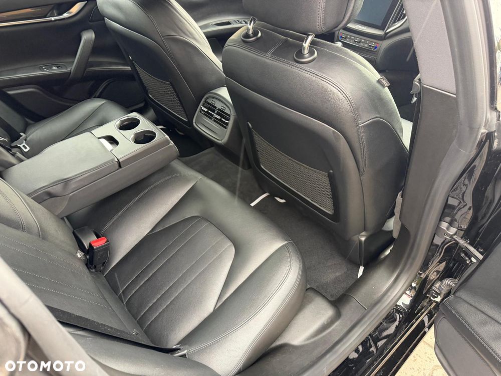 Maserati Ghibli GranSport - 11