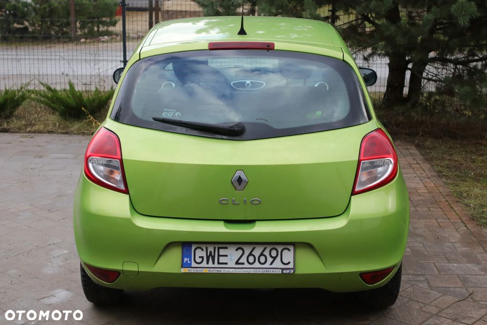 Renault Clio 1.2 16V Alize - 11