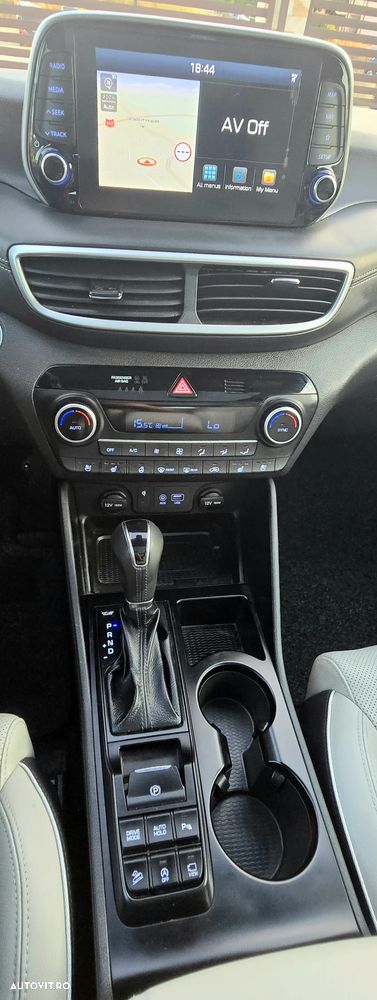 Hyundai Tucson 2.0 CRDI 4WD 6AT Luxury Pack+ - 30