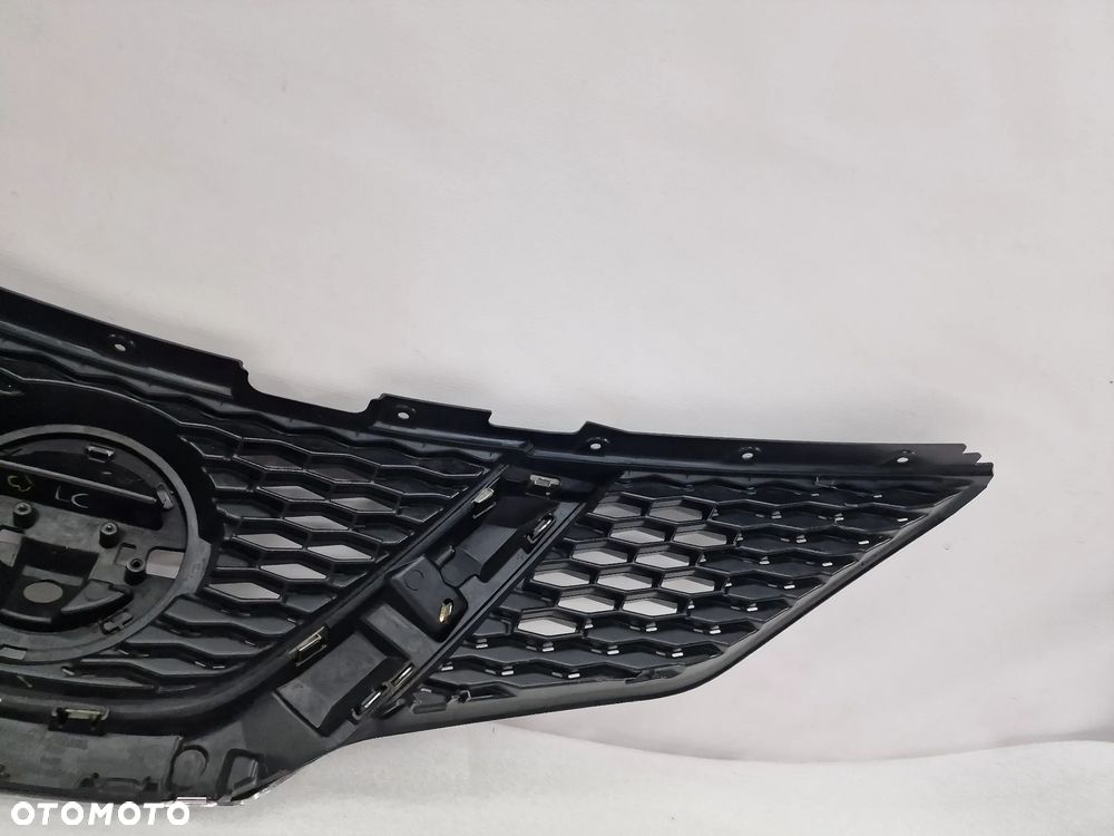 NISSAN QASHQAI J11 ATRAPA / GRILL PRZEDNI PRZÓD NA / POD KAMERĘ , NR 62310-4EA0D / 62310-4EM0D , NR AUKCJI GL265 - 16