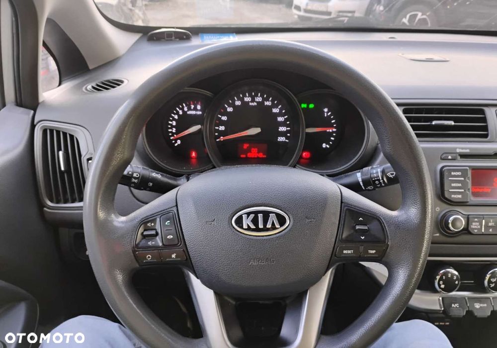 Kia Rio - 12