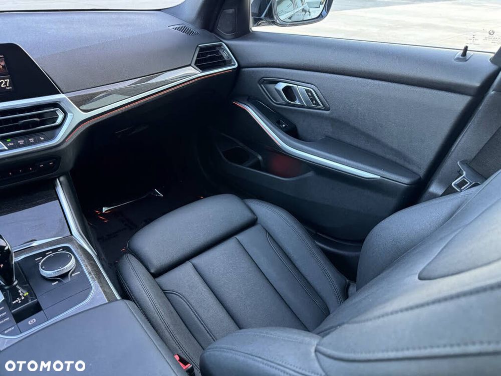 BMW Seria 3 330i M Sport sport - 32