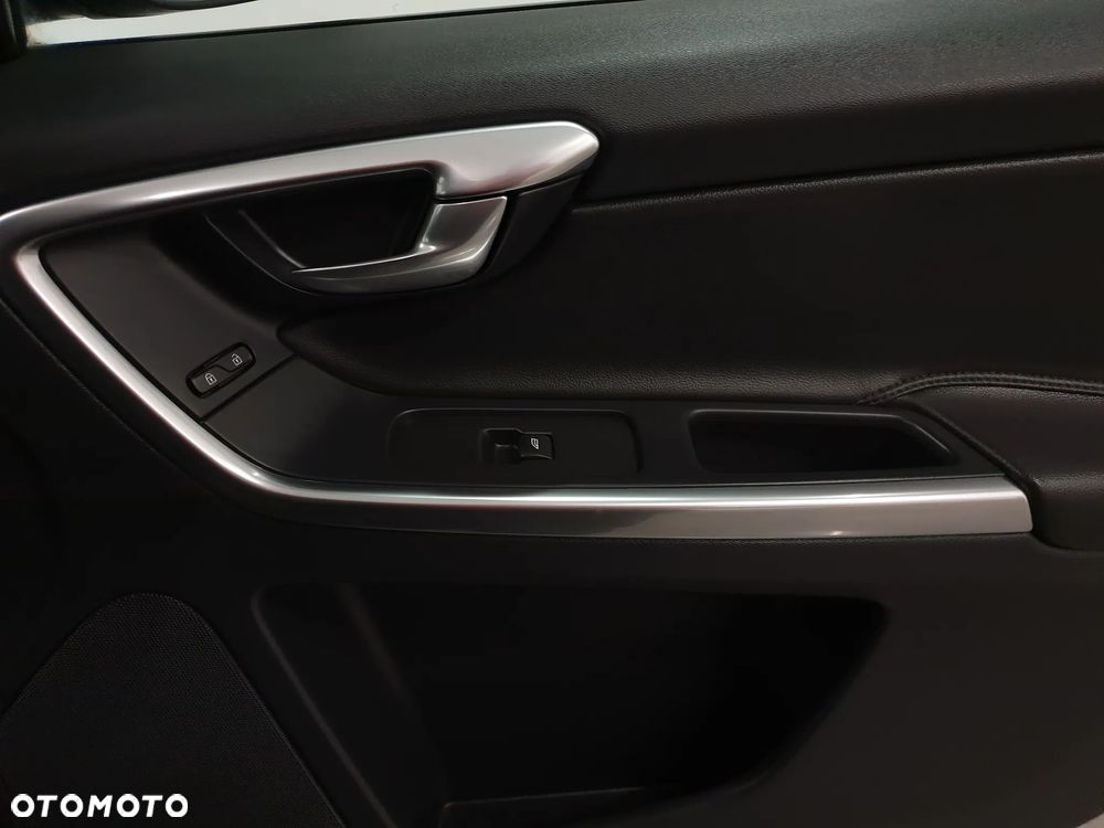 Volvo XC 60 D3 Drive-E Momentum - 27