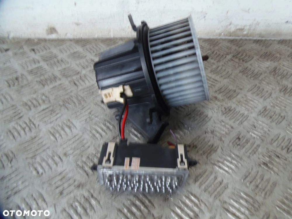 AUDI A4 B8 1,8 TFSI WENTYLATOR NAWIEWU+REZYSTOR - 3