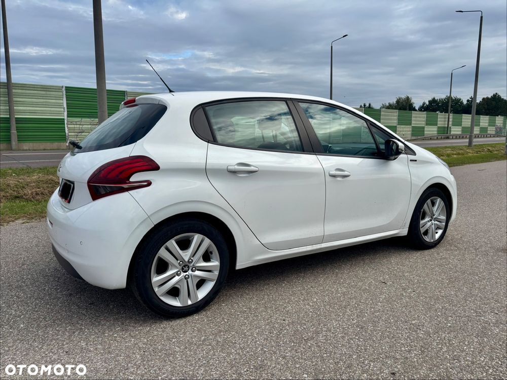 Peugeot 208 1.2 PureTech GPF Signature S&S - 9