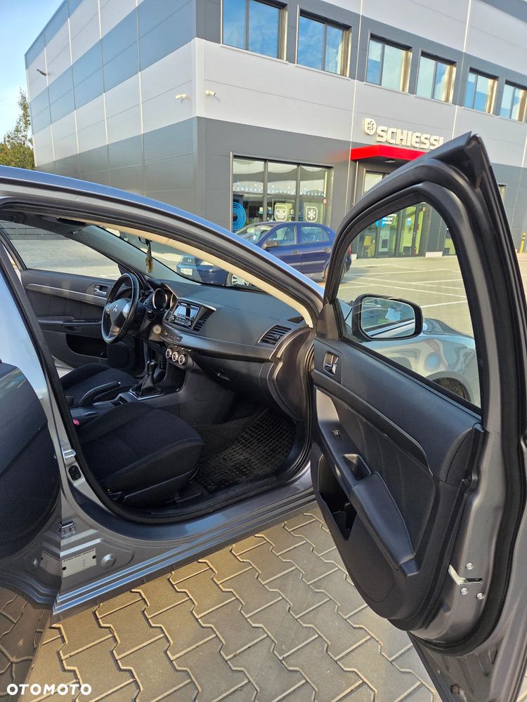 Mitsubishi Lancer 1.6 Invite - 12