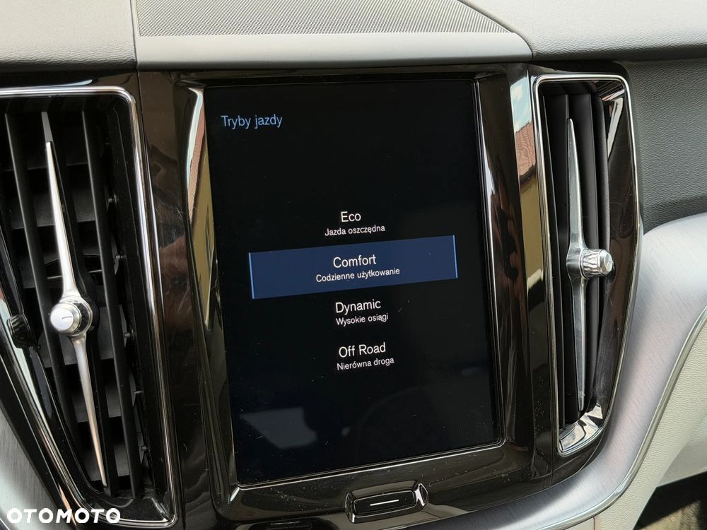 Volvo XC 60 B4 D AWD Momentum Pro - 17