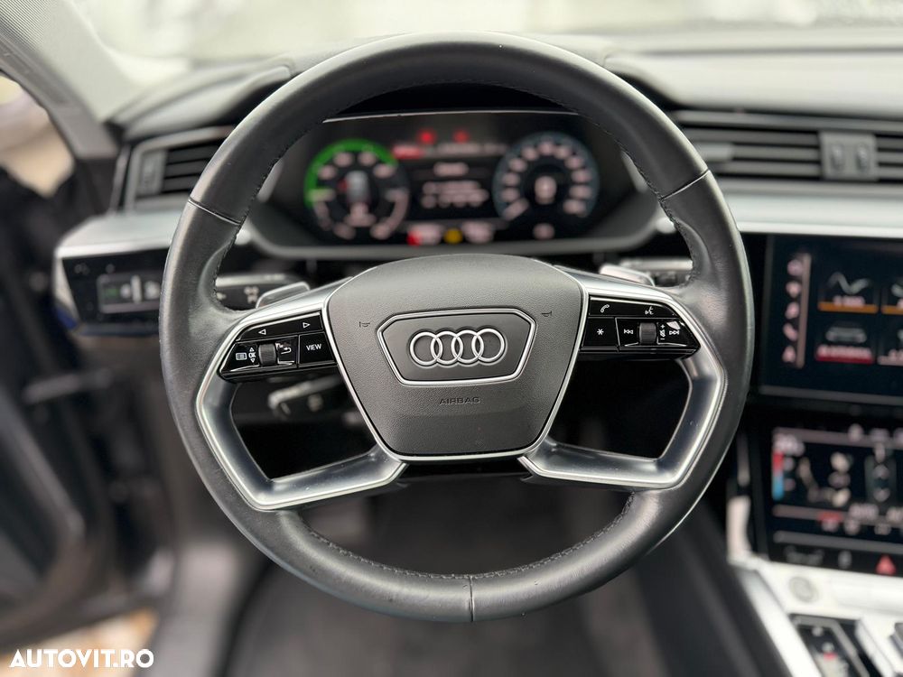 Audi e-tron - 14