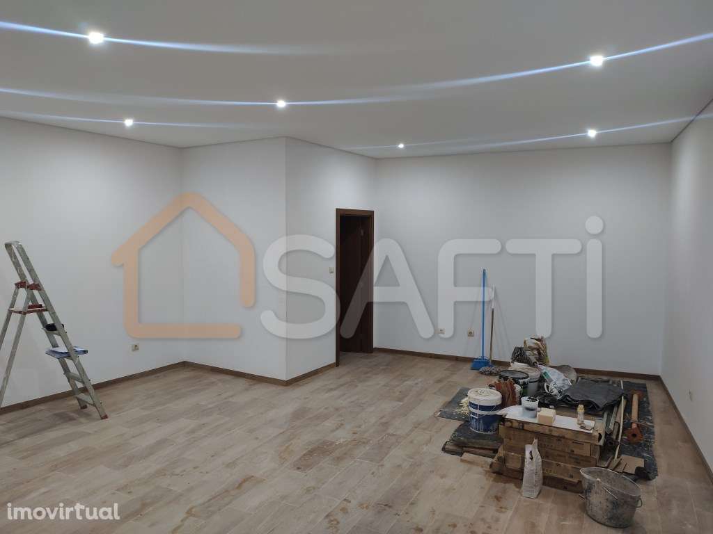 Espaço comercial na Entrada do Castelo de Vinhais - Grande imagem: 2/8