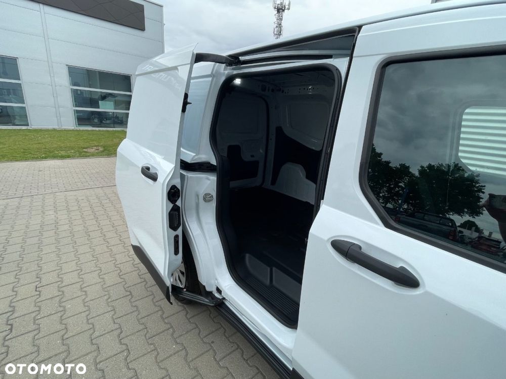 Ford Transit Courier - 11