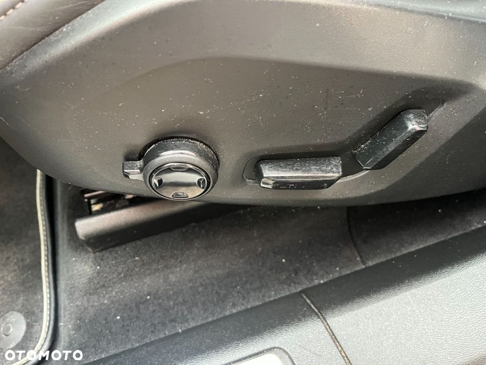 Volvo XC 60 B4 D Plus Bright - 21