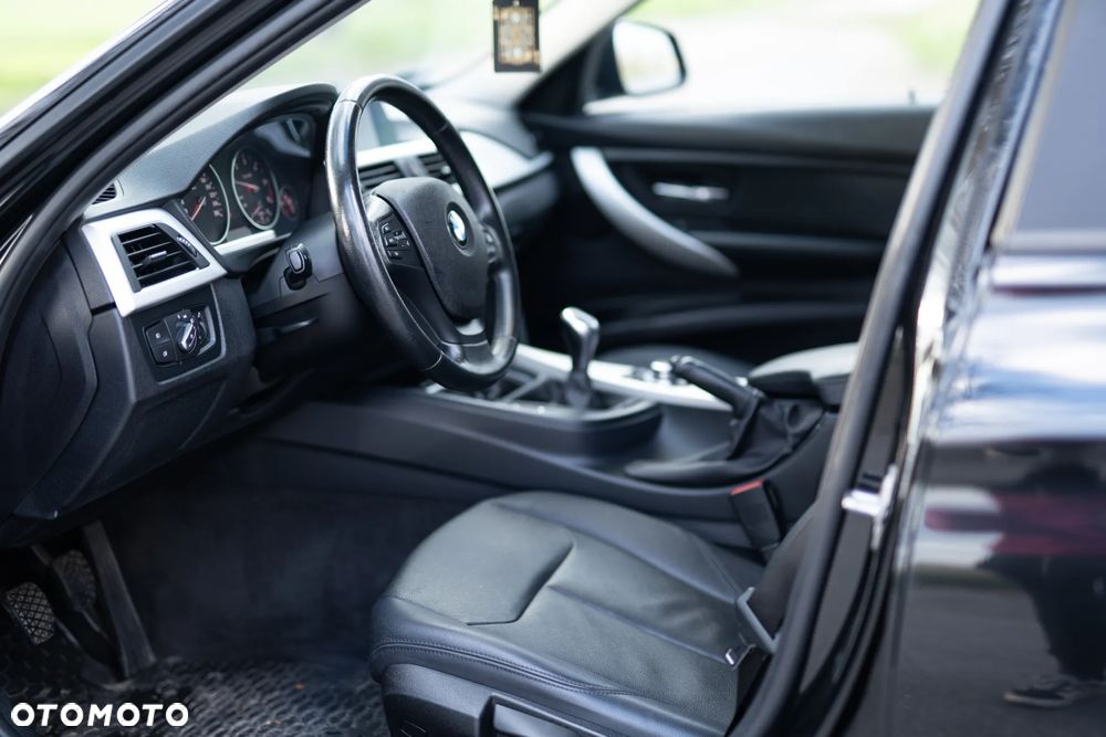 BMW Seria 3 318d - 10