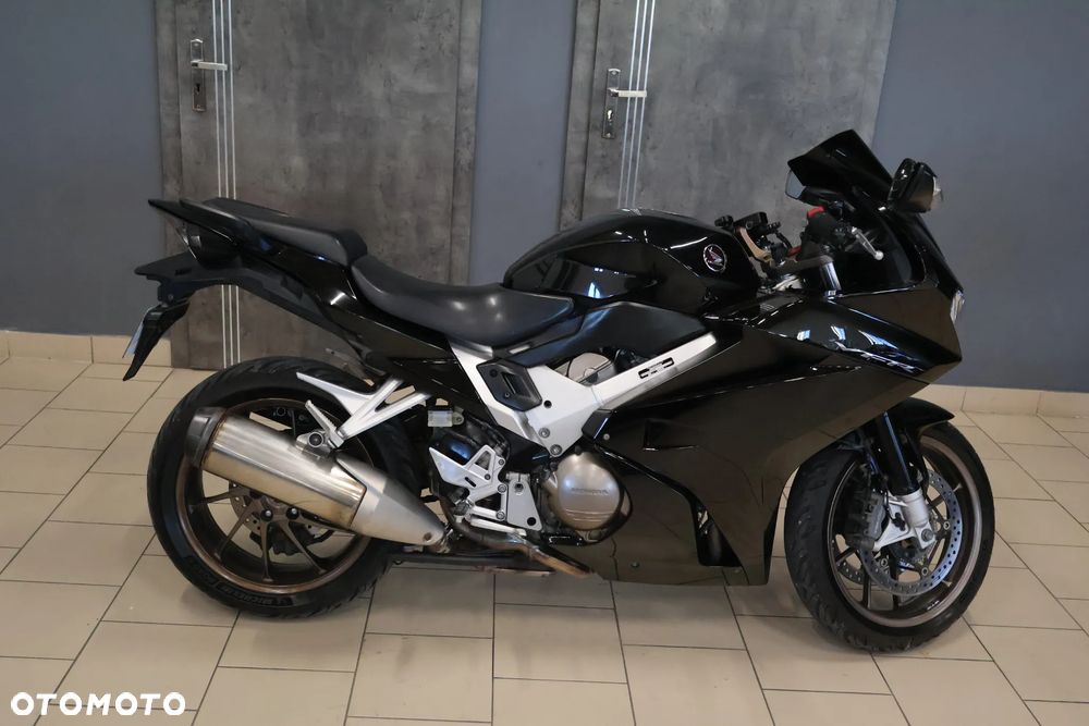 Honda VFR - 2