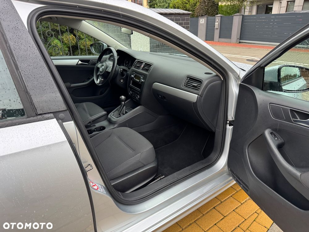 Volkswagen Jetta - 35