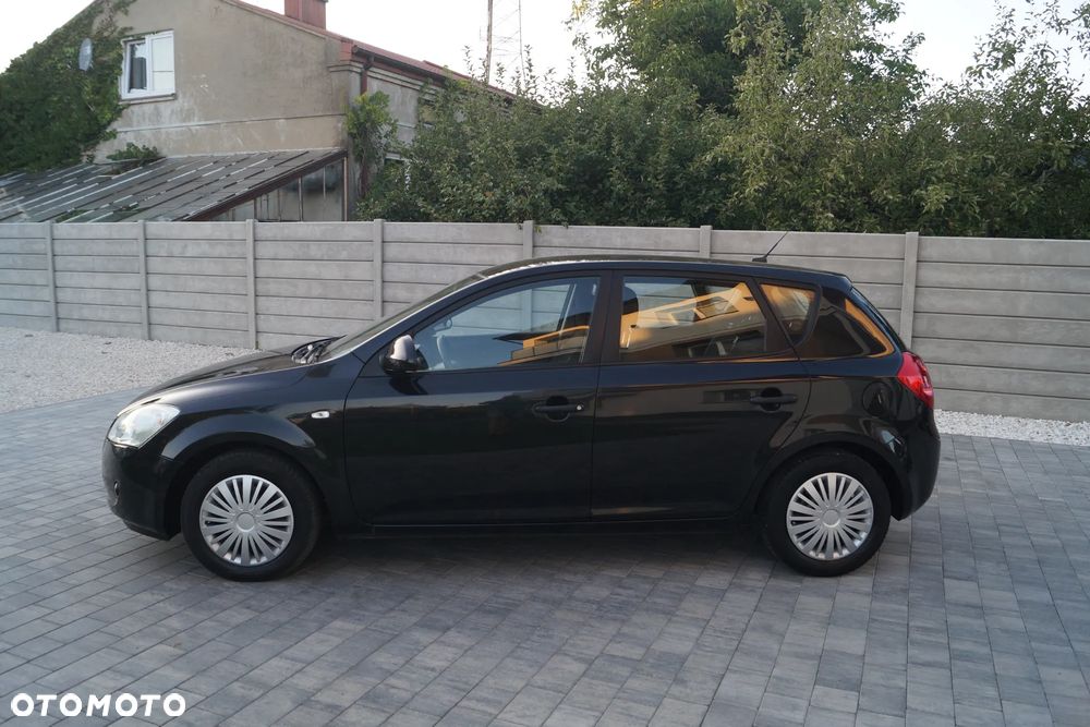 Kia Ceed - 37