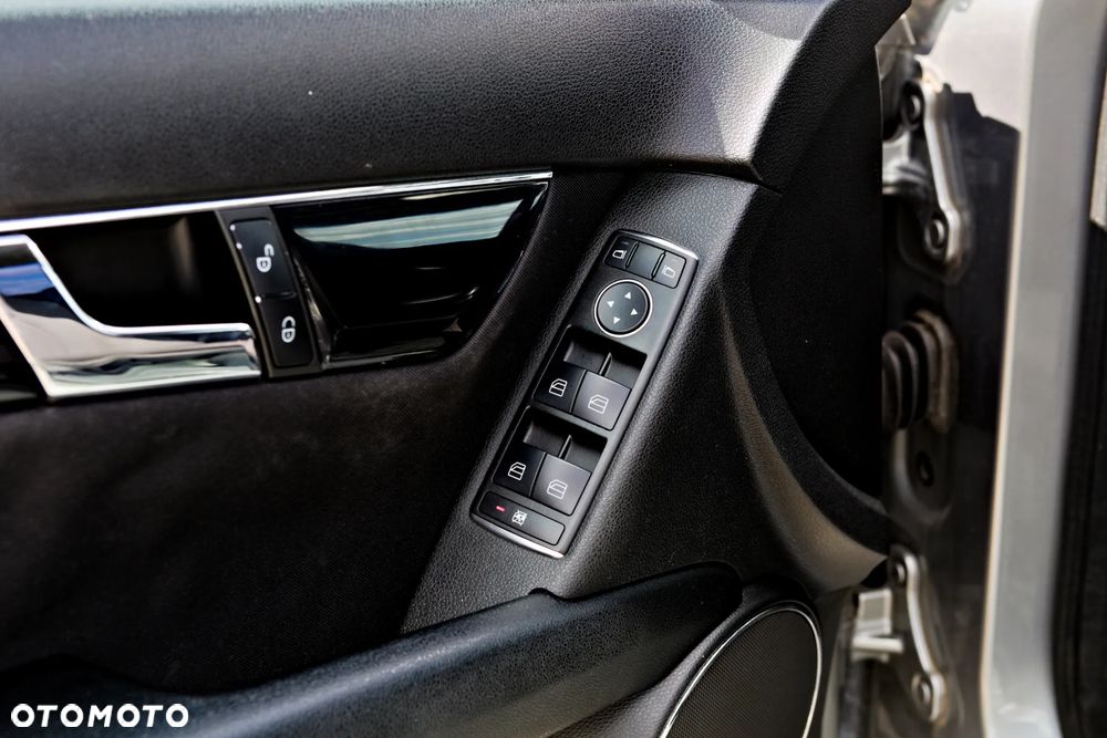 Mercedes-Benz Klasa C 180 CGI Automatik BlueEFFICIENCY - 22