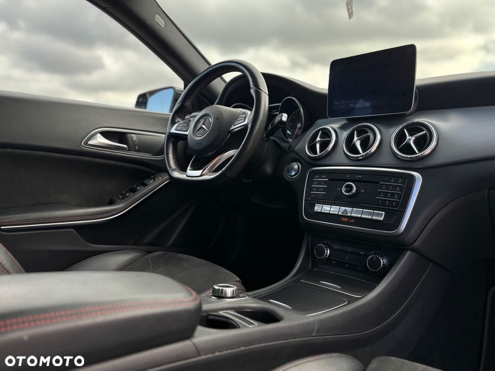 Mercedes-Benz CLA 180 7G-DCT AMG Line - 25