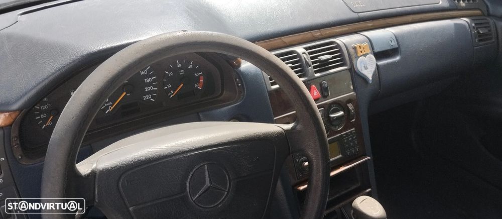 Mercedes-Benz E 220 - 2