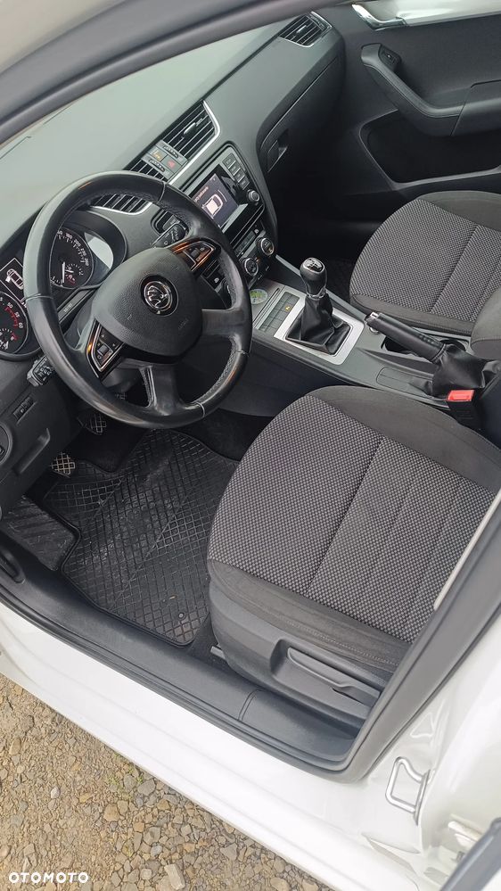 Skoda Octavia 1.6 TDI Ambition - 8