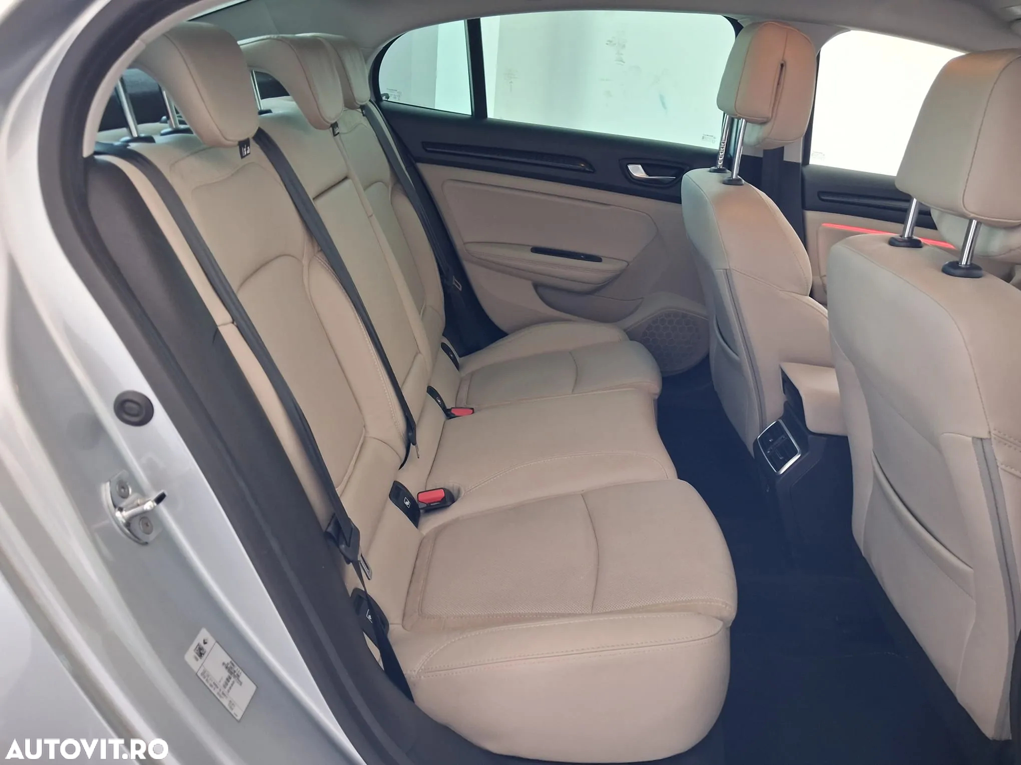 Renault Megane TCe 140 GPF EDC Techno - 9