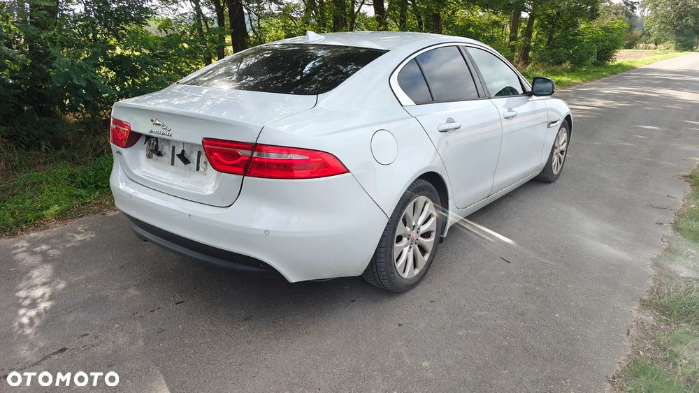 Jaguar XE - 3
