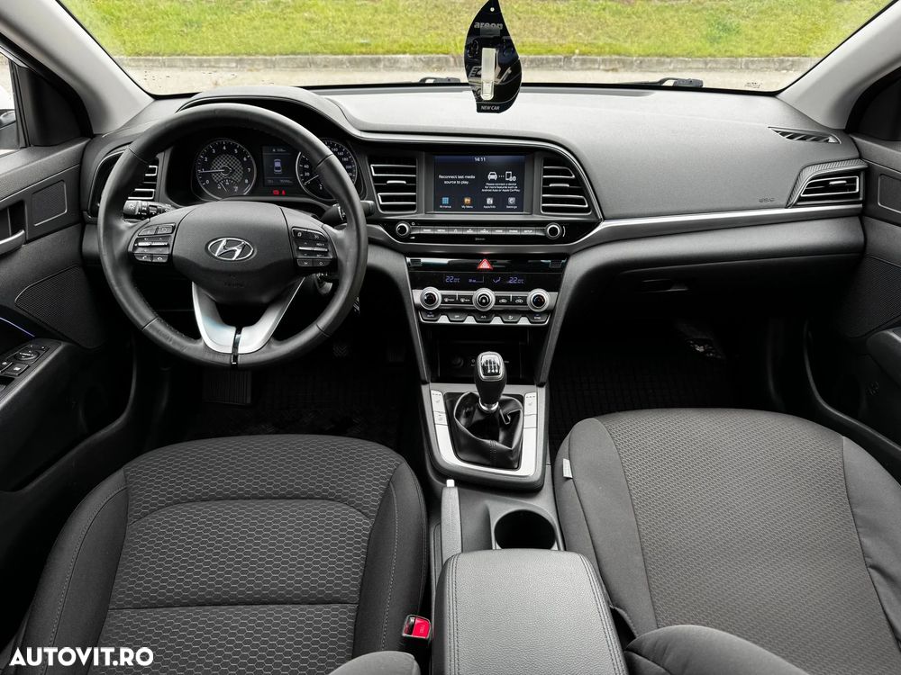 Hyundai Elantra - 15