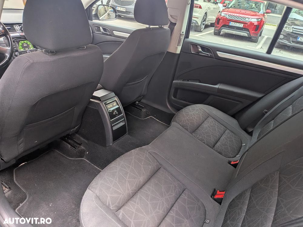 Skoda Superb 2.0 TDI DPF Elegance - 6