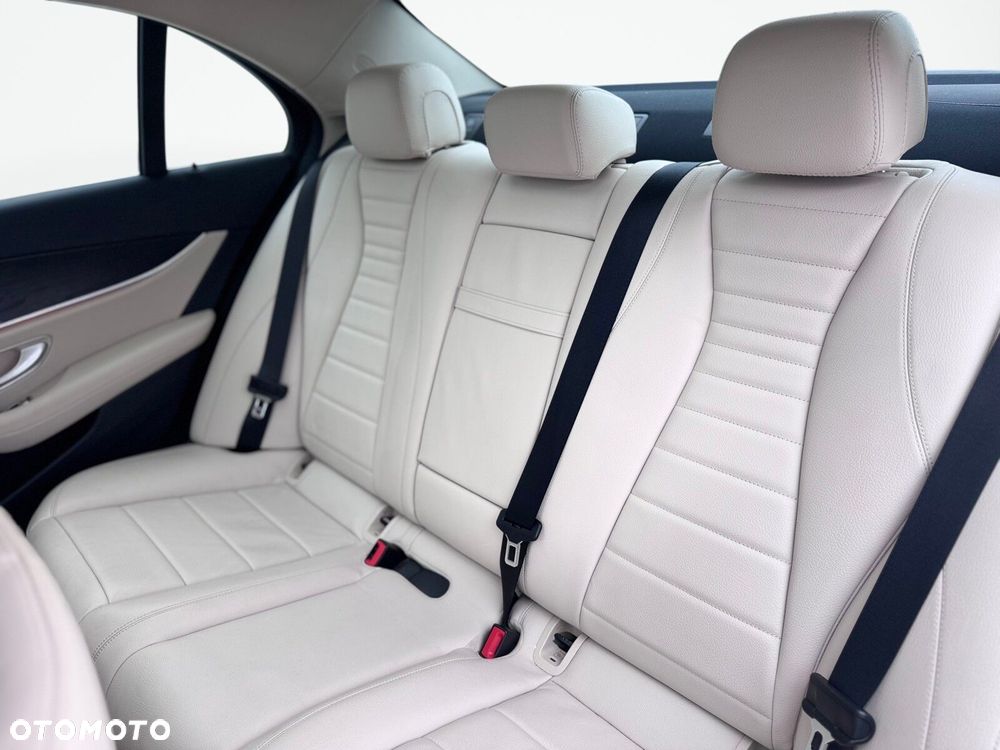 Mercedes-Benz Klasa E 300 de Exclusive - 13