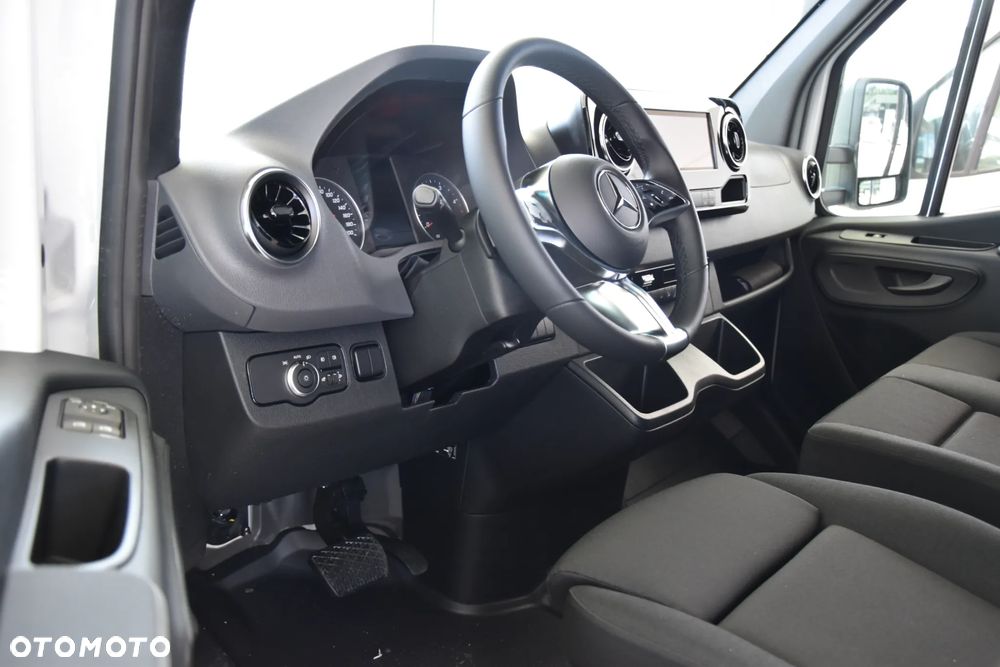Mercedes-Benz Sprinter - 9