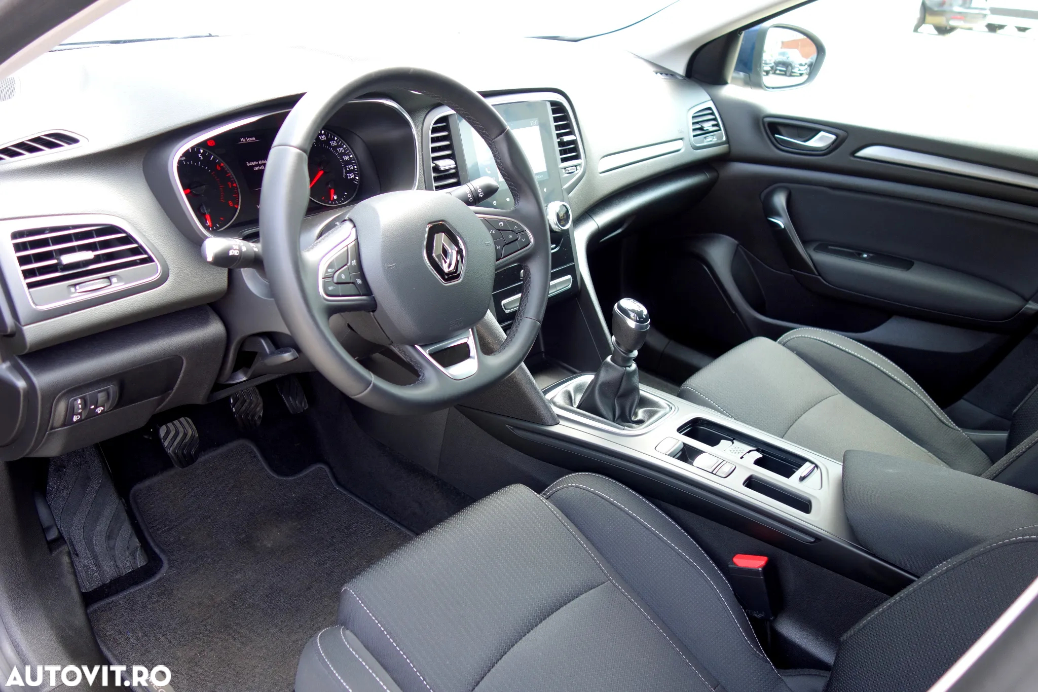 Renault Megane TCe 140 GPF BUSINESS EDITION - 14