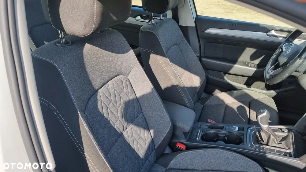 Volkswagen Passat - 16