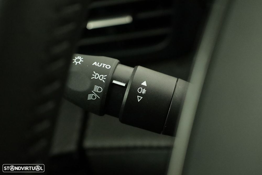 Peugeot 2008 1.2 PureTech Allure - 16