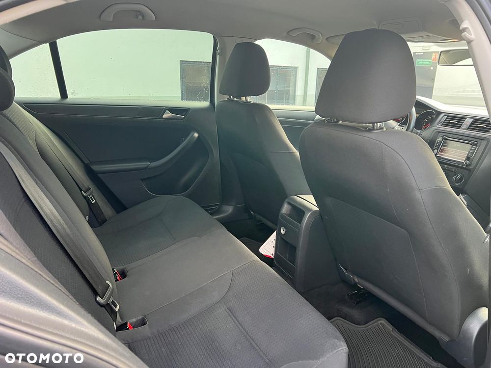 Volkswagen Jetta 2.0 Base - 26