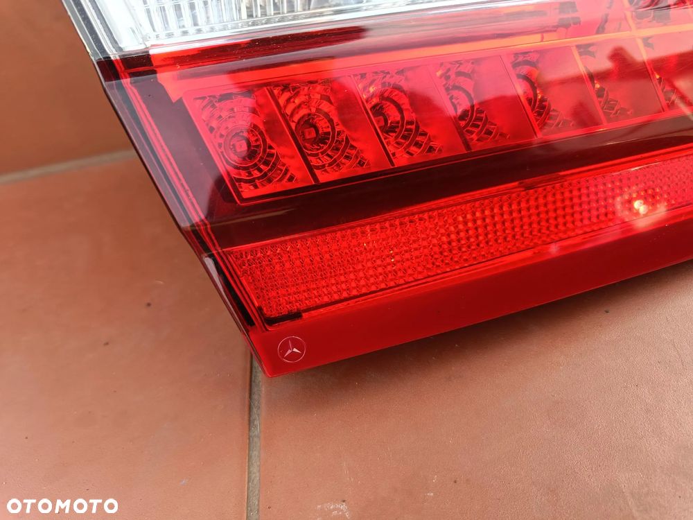 MERCEDES W212 KOMBI LAMPA W KLAPĘ LEWA PRAWA TYLNA - 10