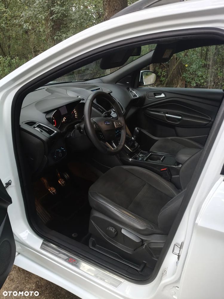 Ford Kuga 2.0 TDCi 2x4 ST-Line - 35