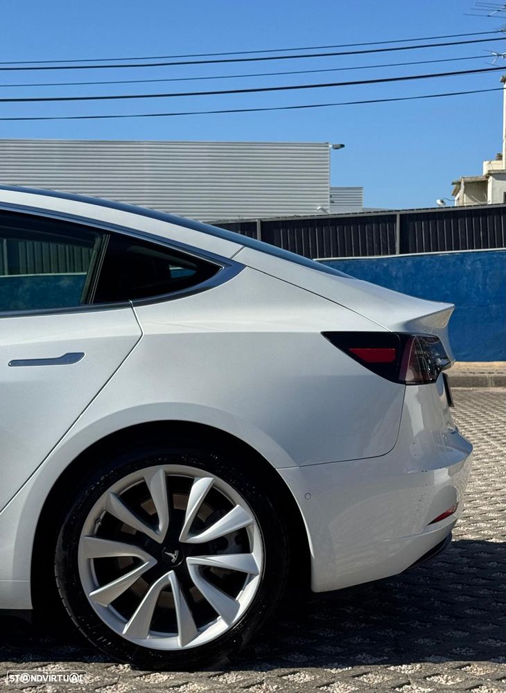 Tesla Model 3 - 9