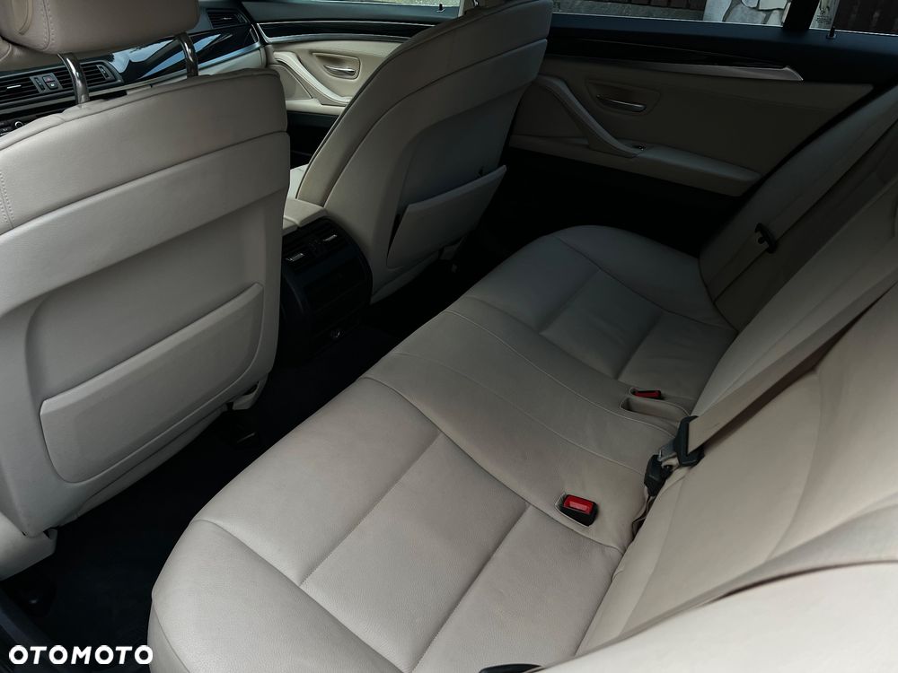 BMW Seria 5 520d Luxury Line - 11
