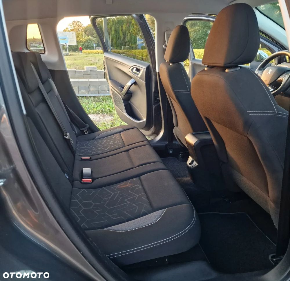 Peugeot 2008 1.2 Pure Tech Active - 12