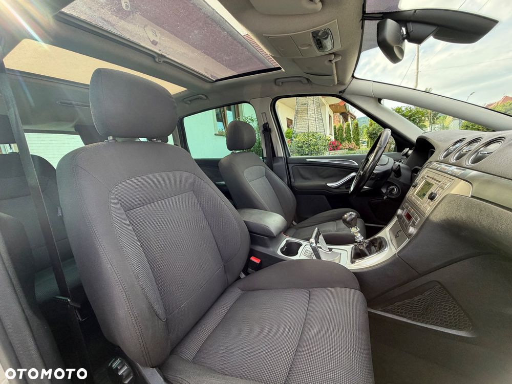 Ford S-Max - 12