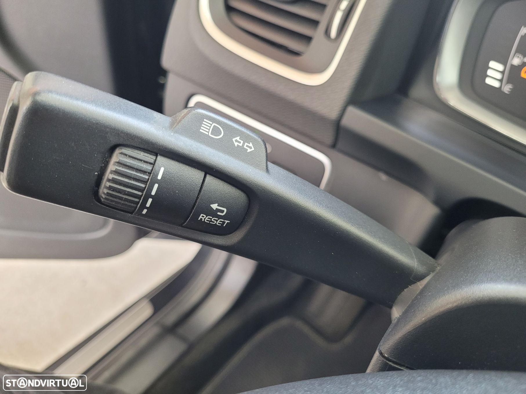 Volvo V60 2.4 D6 R-Design AWD Phev - 23