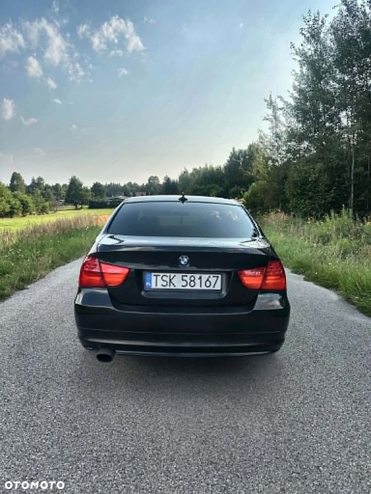 BMW 318I 2009 photo 4