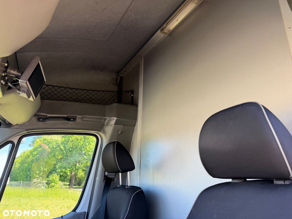 Mercedes-Benz Sprinter - 14