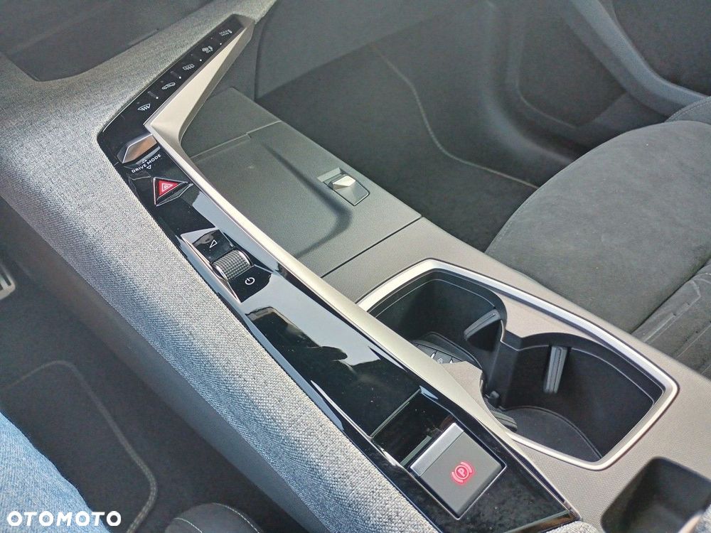 Peugeot 3008 1.6 PHEV 195 GT E-DCS7 - 24