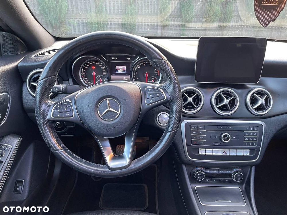 Mercedes-Benz CLA 250 4Matic 7G-DCT AMG Line - 9