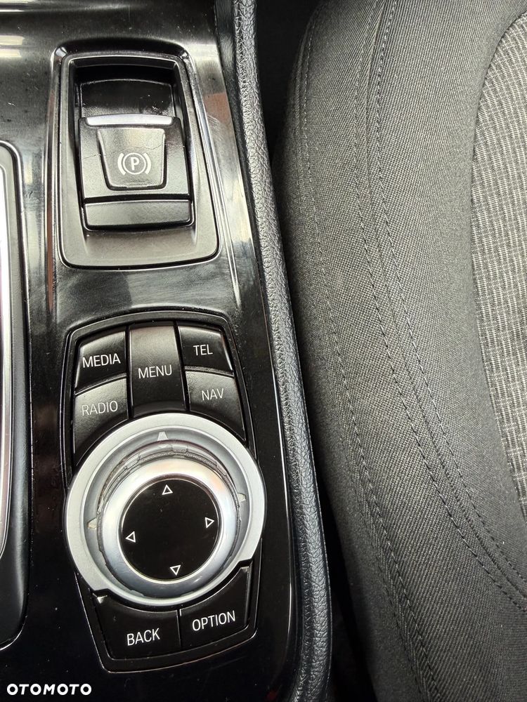 BMW Seria 2 216d - 24