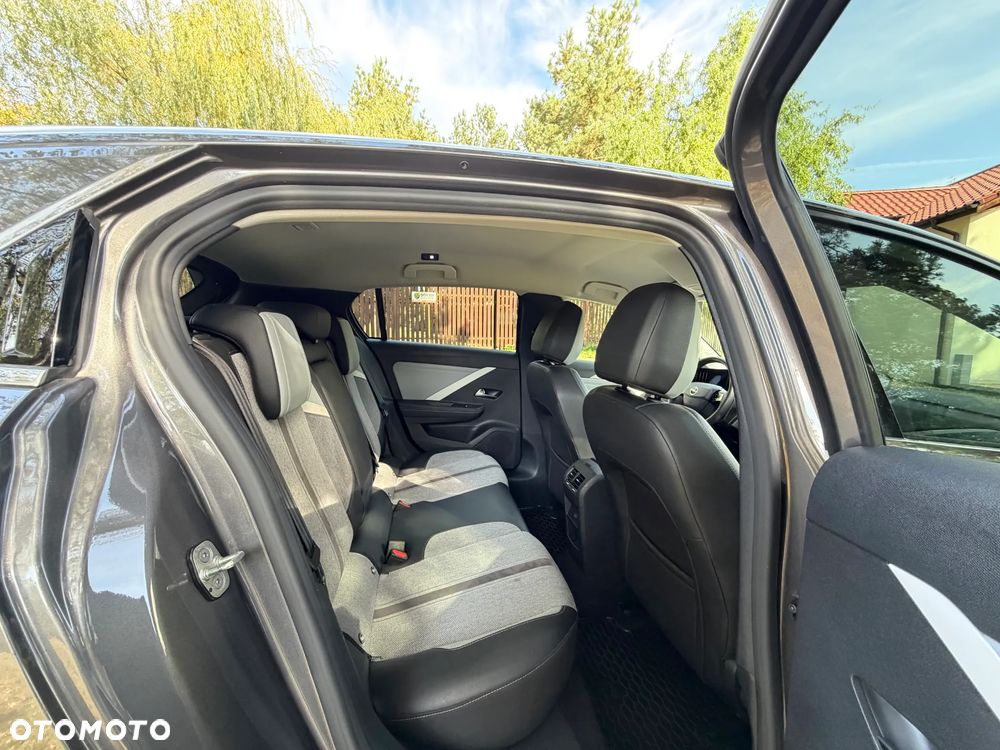 Opel Astra 1.2 T Elegance S&S - 33